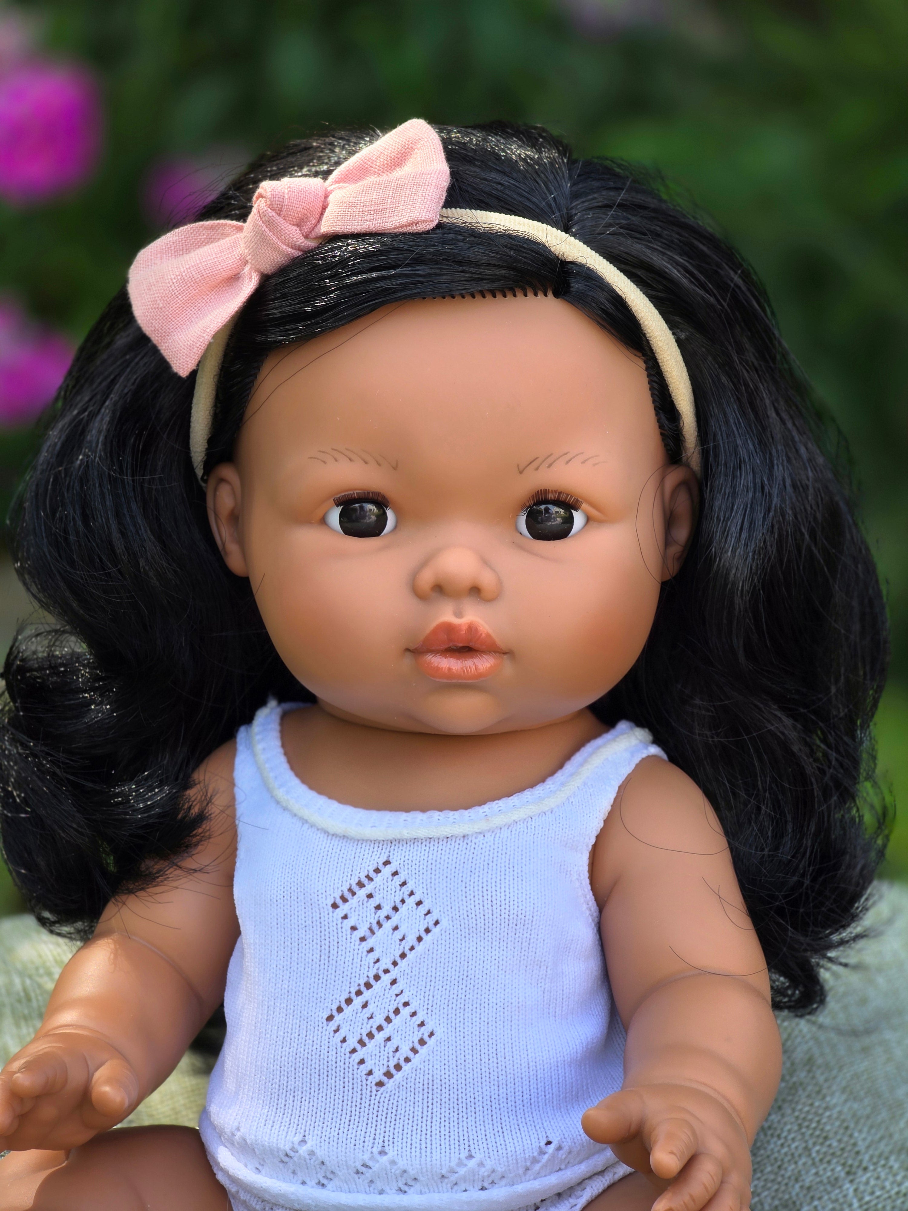 Mini Colettos, Aurora (Hispanic Girl, Black Wavy Hair and Black Eyes)