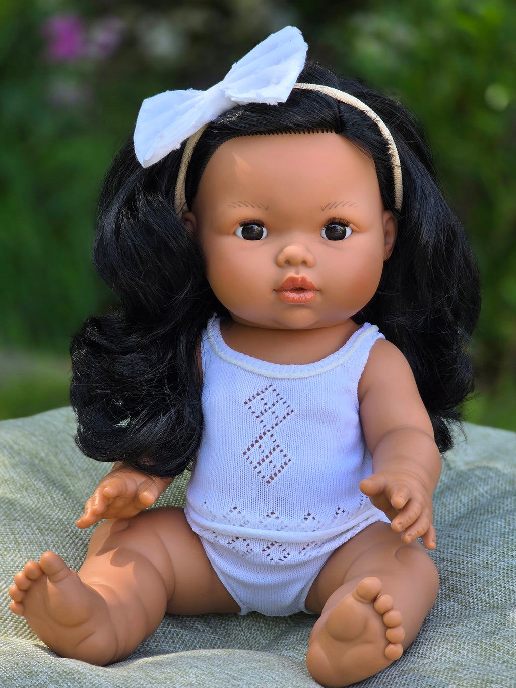 Mini Colettos, Aurora (Hispanic Girl, Black Wavy Hair and Black Eyes)
