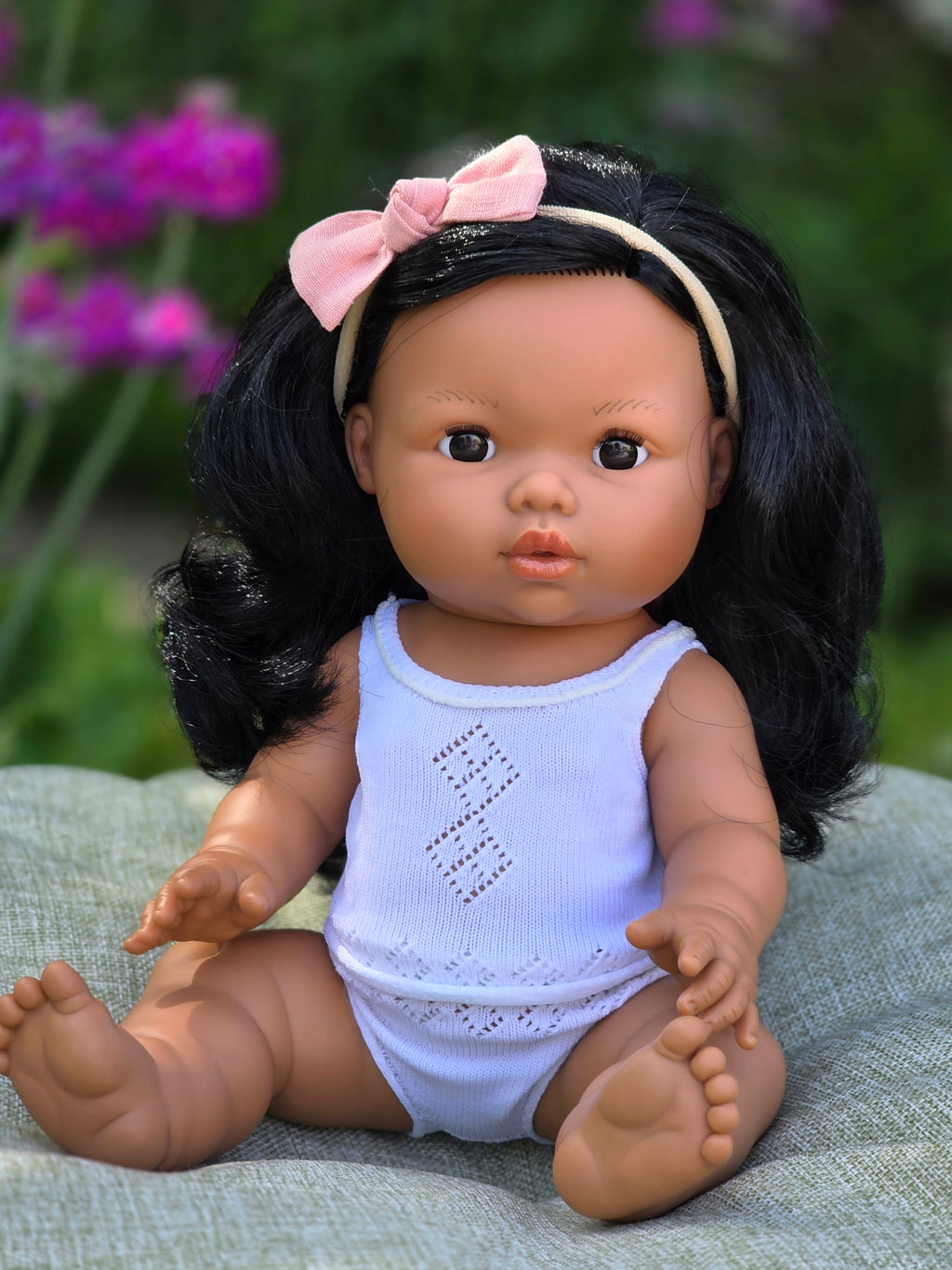 Mini Colettos, Aurora (Hispanic Girl, Black Wavy Hair and Black Eyes)