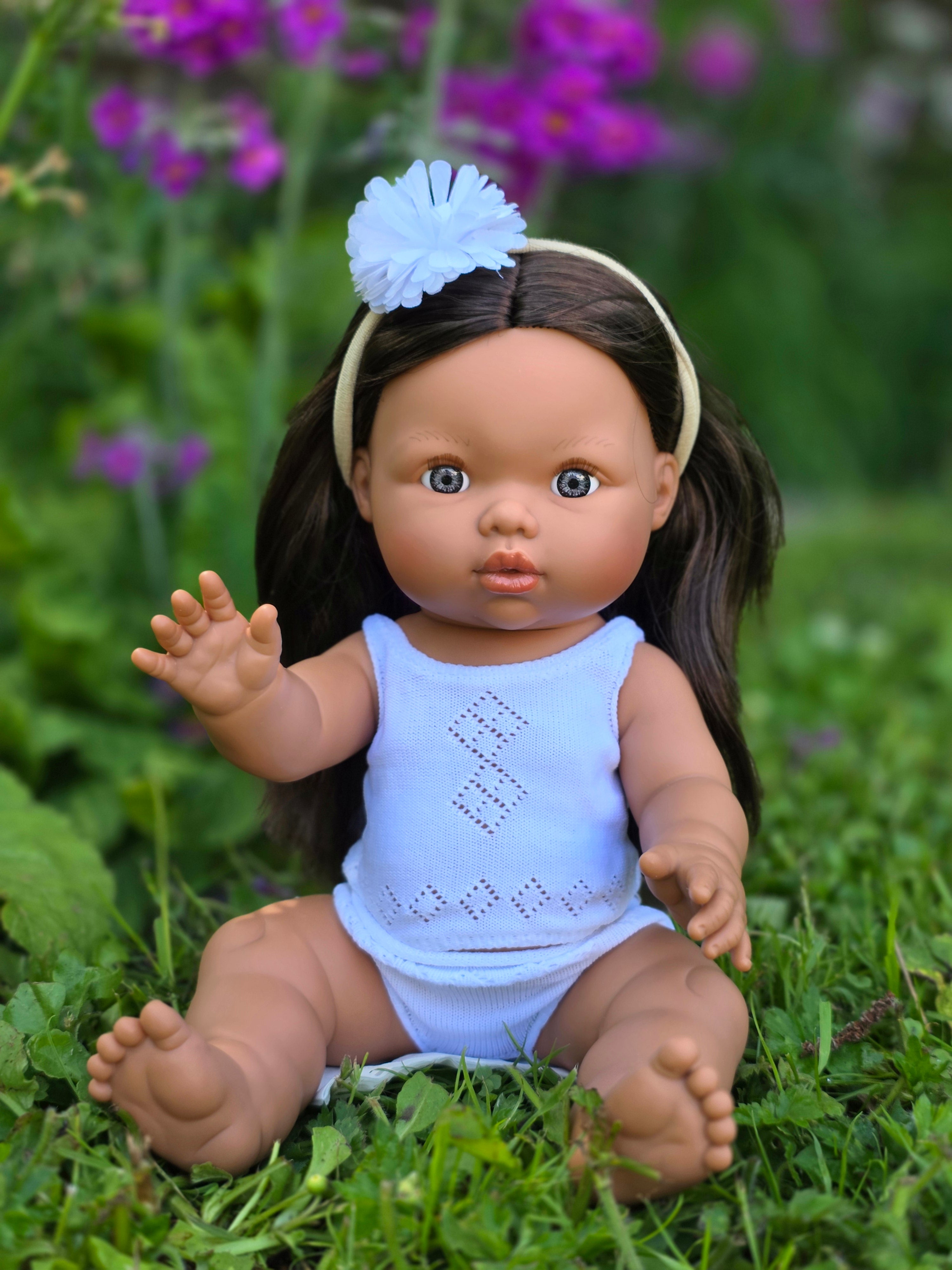 Mini Colettos, Isabel (Hispanic Girl, Brown Straight Hair and Blue Eyes)