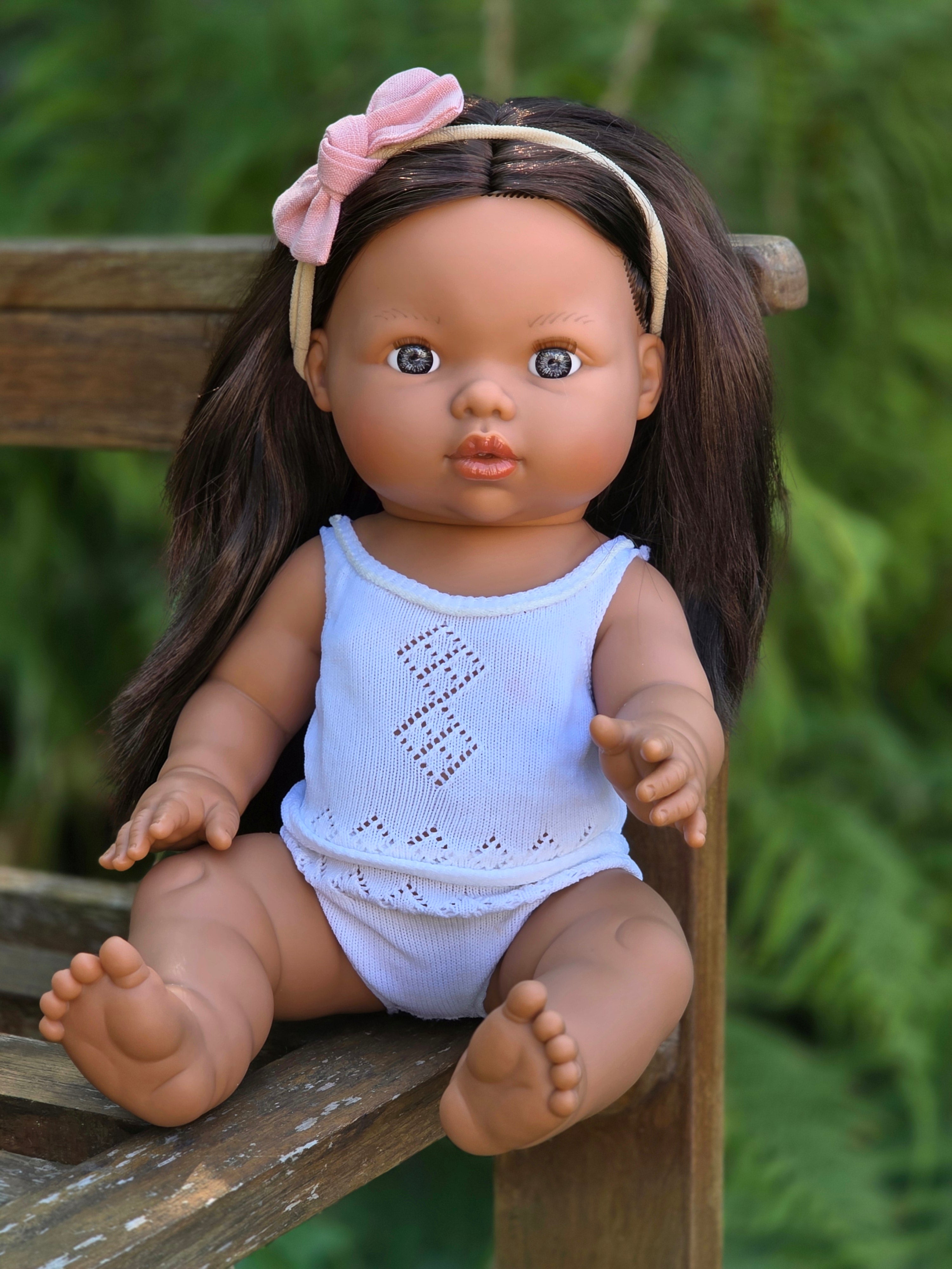 Mini Colettos, Isabel (Hispanic Girl, Brown Straight Hair and Blue Eyes)