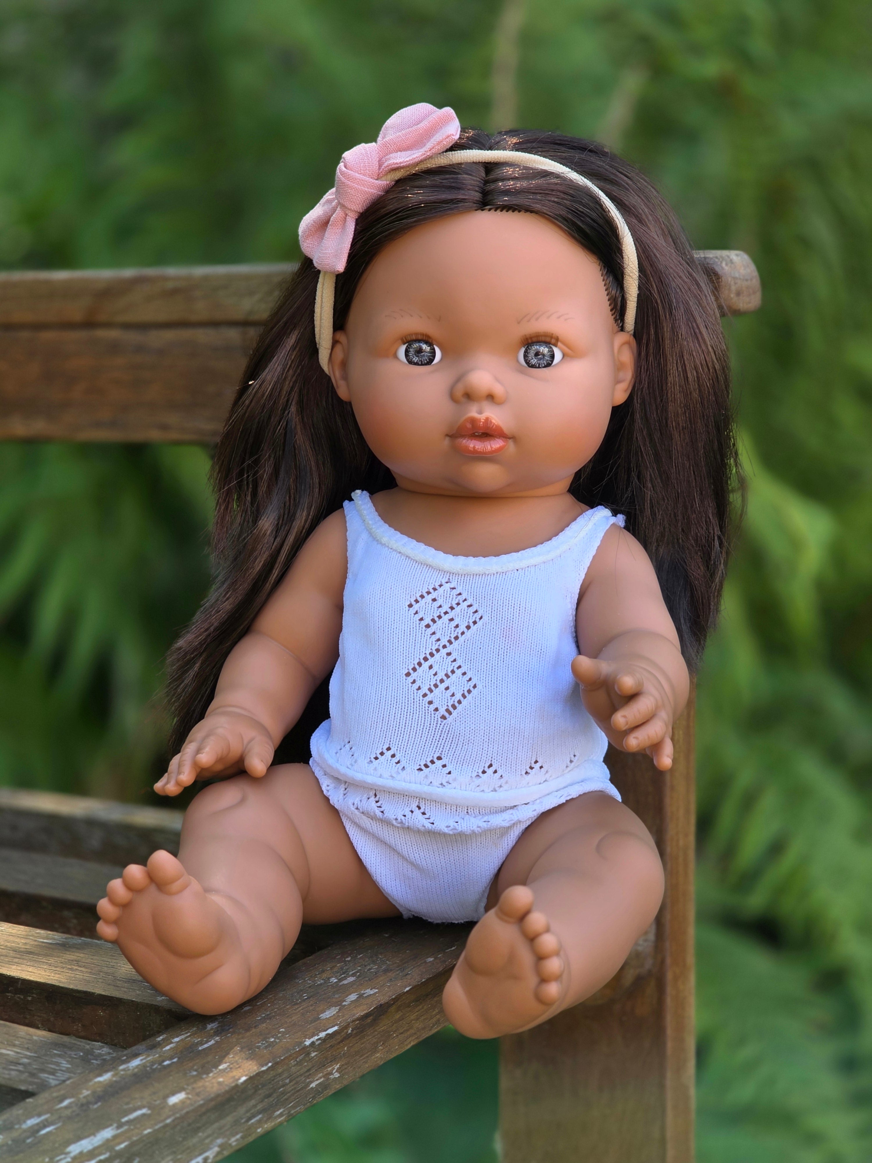 Mini Colettos, Isabel (Hispanic Girl, Brown Straight Hair and Blue Eyes)