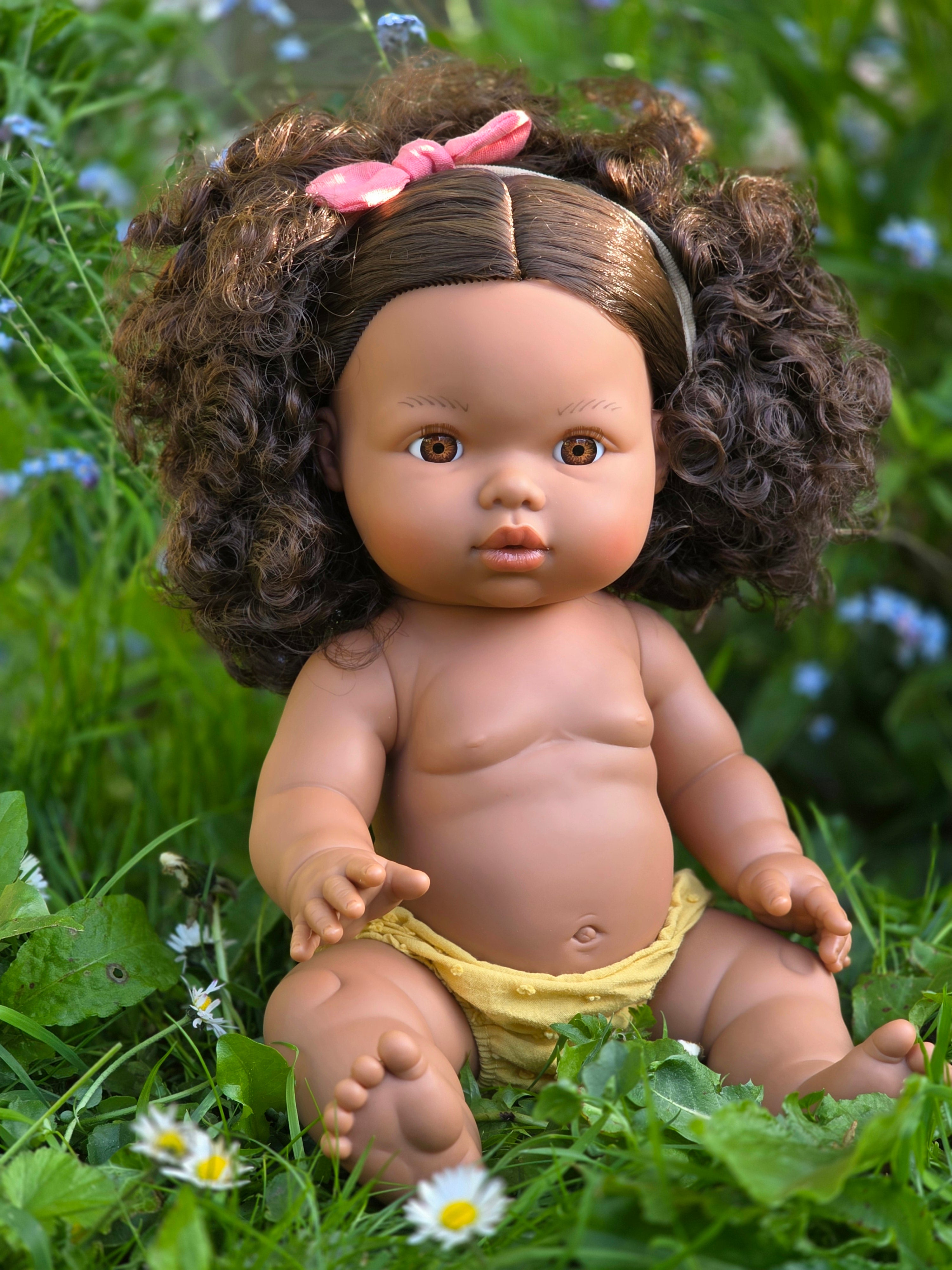 Mini Colettos, Zaara (Hispanic Girl, Brown Curly Hair and Brown Eyes)
