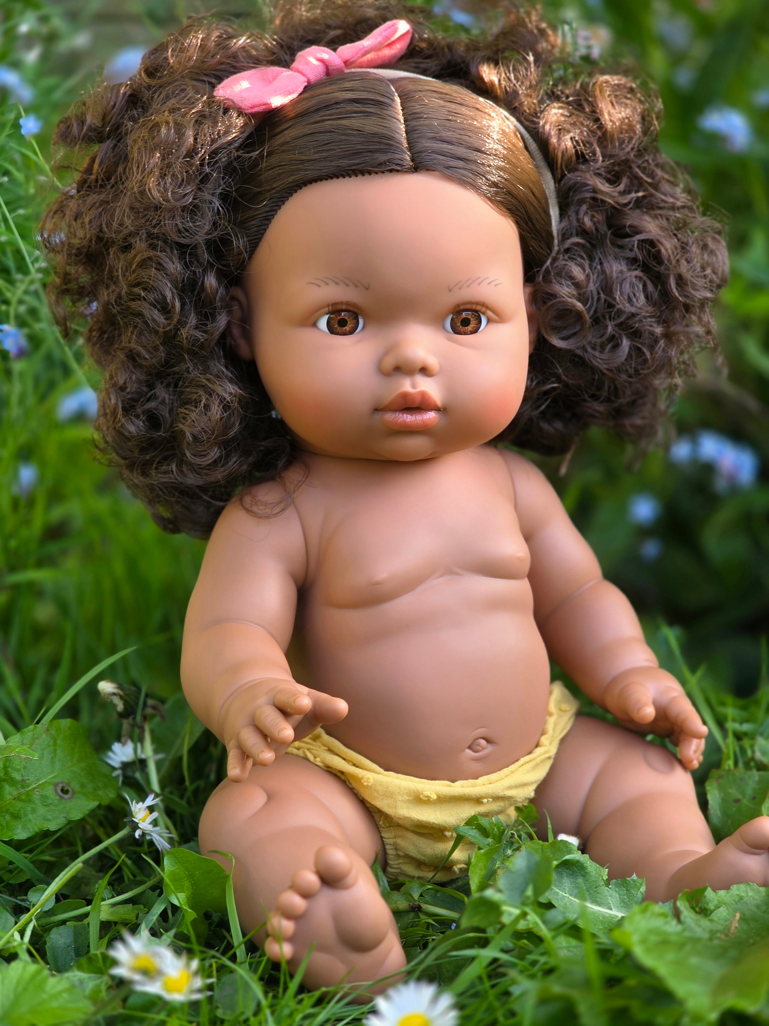 Mini Colettos, Zaara (Hispanic Girl, Brown Curly Hair and Brown Eyes)