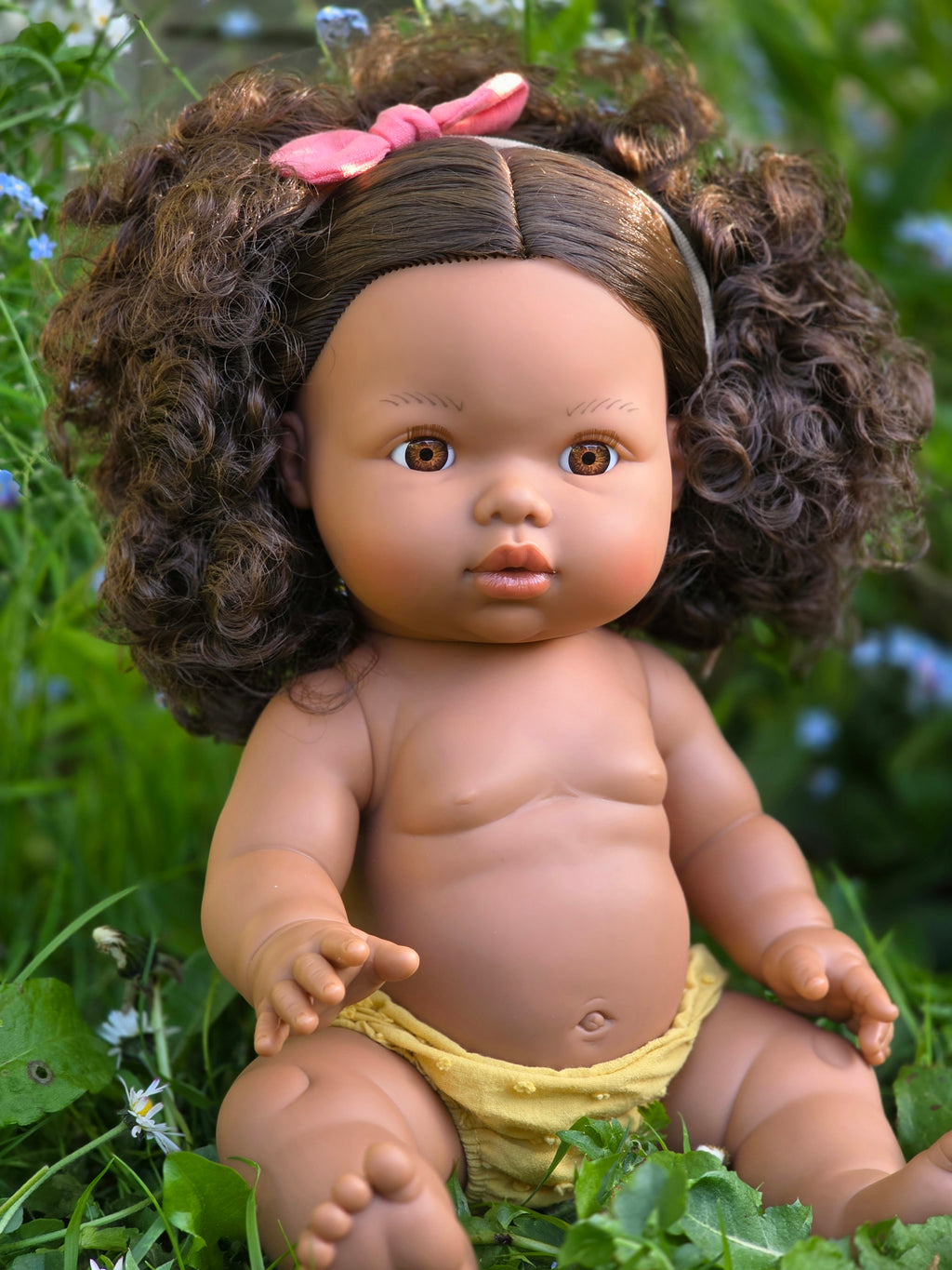 Mini Colettos, Zaara (Hispanic Girl, Brown Curly Hair and Brown Eyes)