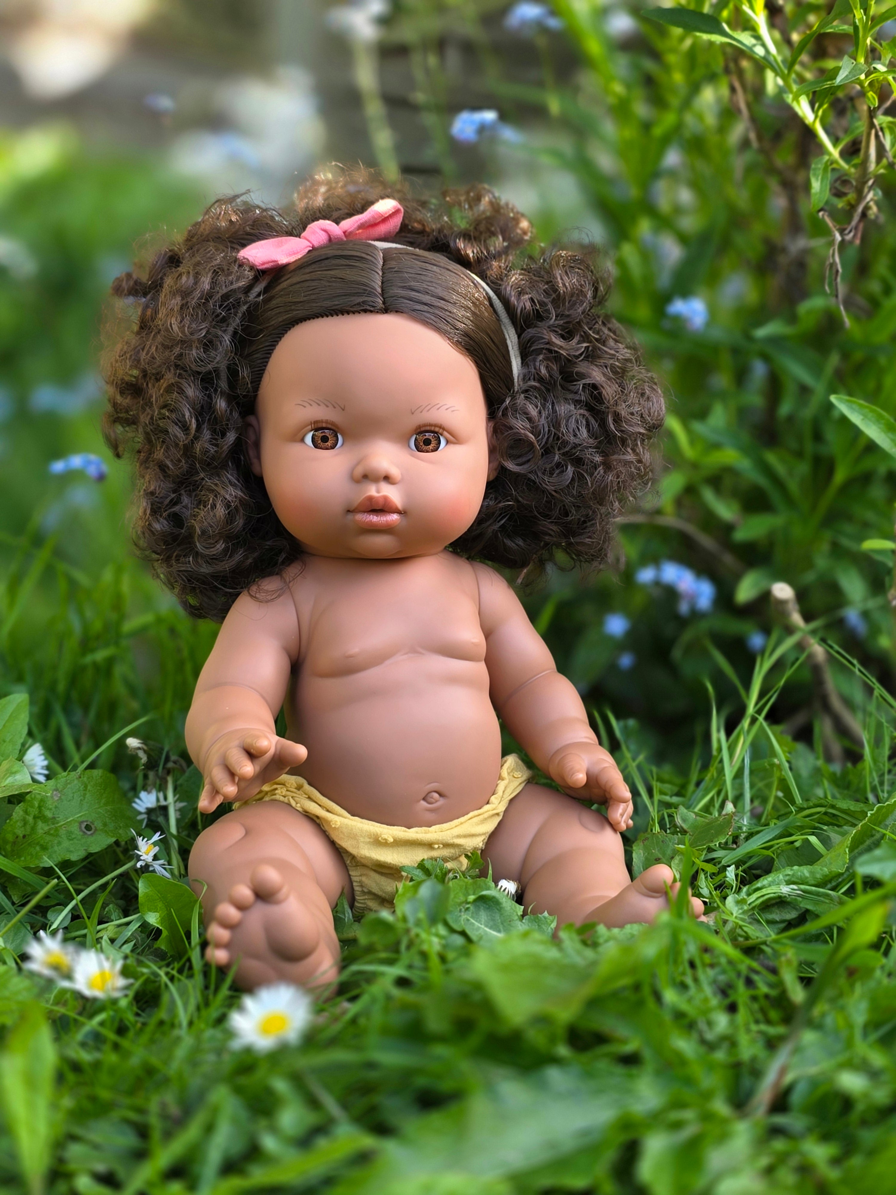 Mini Colettos, Zaara (Hispanic Girl, Brown Curly Hair and Brown Eyes)