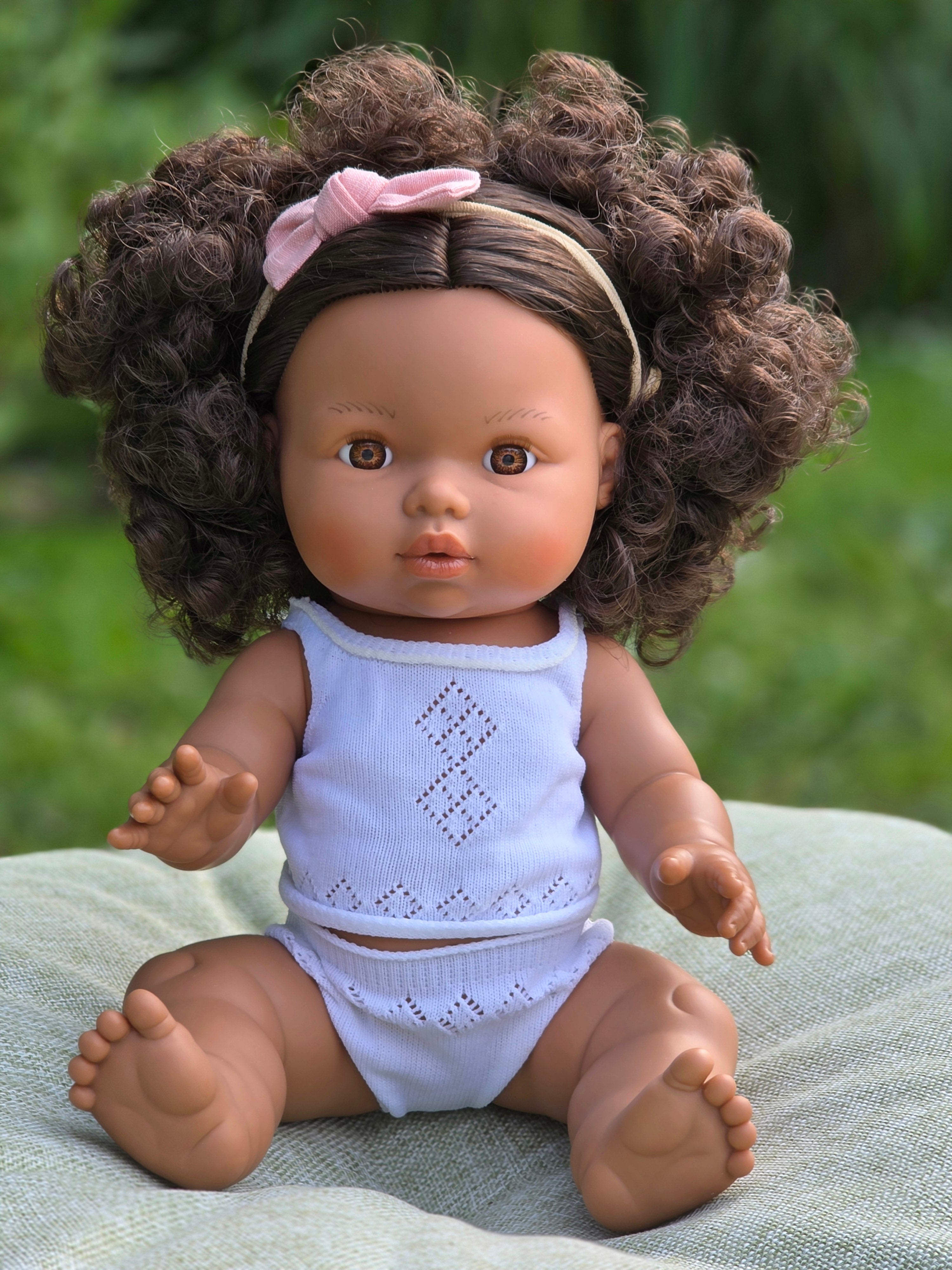 Mini Colettos, Zaara (Hispanic Girl, Brown Curly Hair and Brown Eyes)